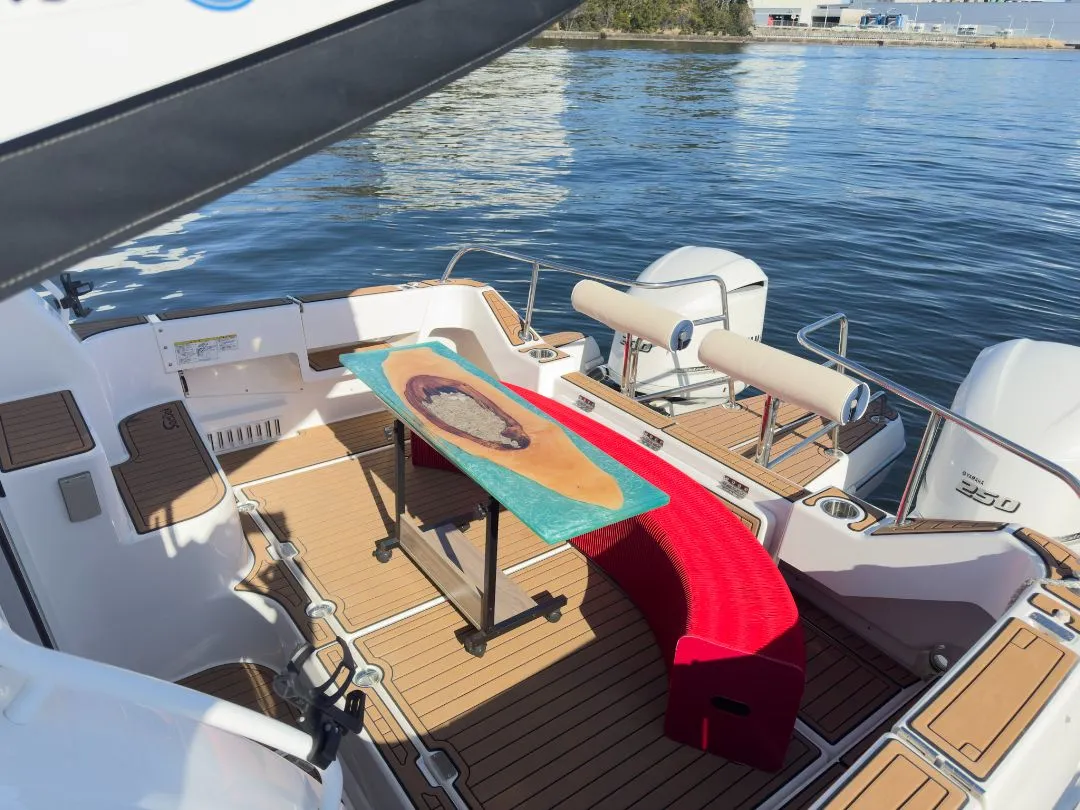 アフトデッキ<br>水面を間近に臨む広々デッキ